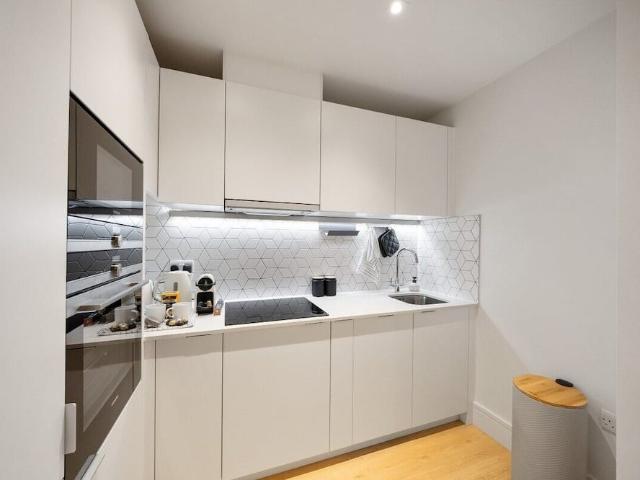 London, SW20 0AR, United Kingdom | 2 bed apartment for rent #164871326 | Rentberry