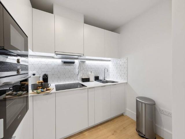 London, SW20 0AR, United Kingdom | 2 bed apartment for rent #164875083 | Rentberry
