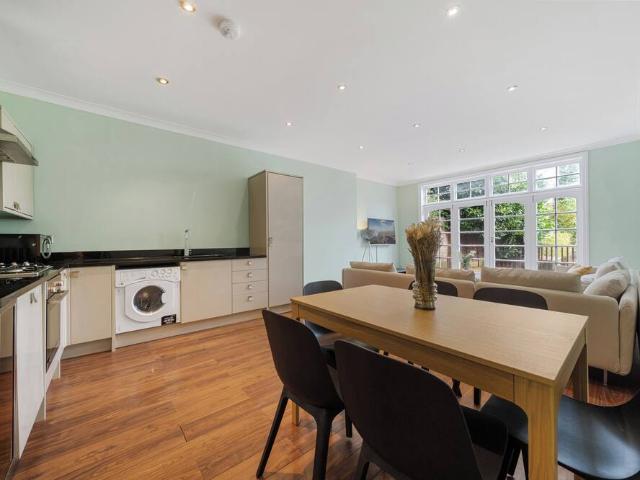 London, SW2 3DH, United Kingdom | 3 bed townhouse for rent #168408750 | Rentberry