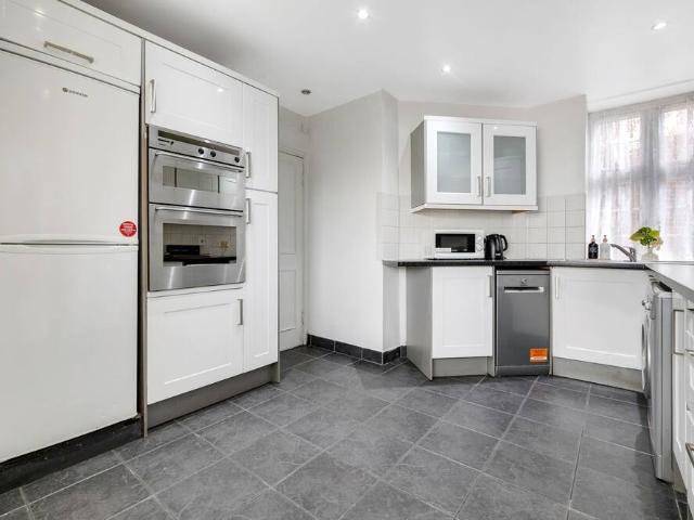 London, SW3 1ES, United Kingdom | 2 bed apartment for rent #117106777 | Rentberry