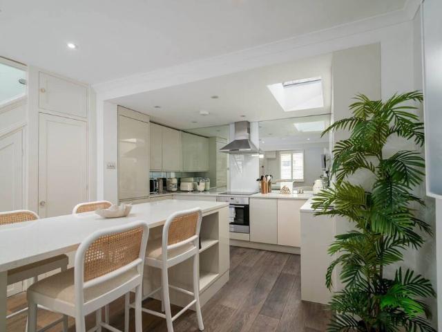 London, SW3 6PD, United Kingdom | 2 bed townhouse for rent #96563301 | Rentberry