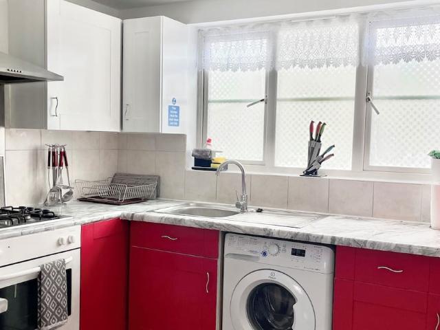 London, RM6 4BY, United Kingdom | 3 bed apartment for rent #125269778 | Rentberry