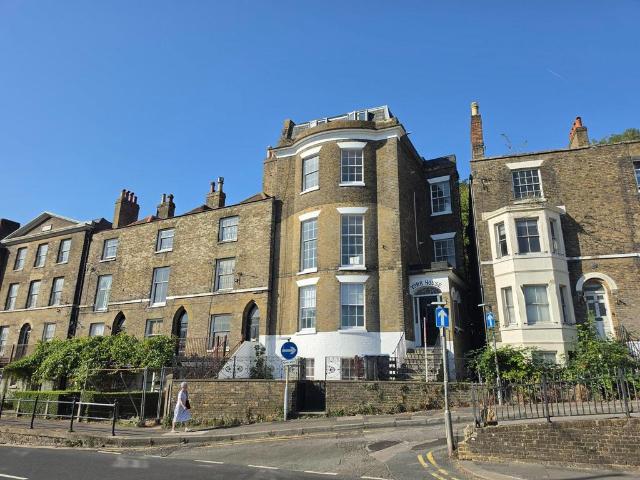 London Road 1 bed flat to rent £850 pcm £196 pw