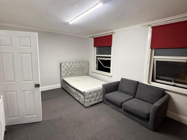 London Road, Thornton Heath CR7 1 bed house to rent £850 pcm £196 pw