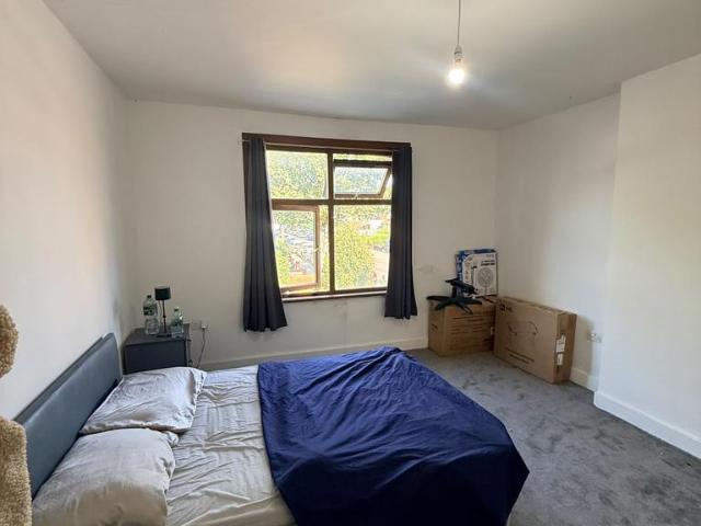 London Road, Thornton Heath CR7 1 bed in a house share to rent £800 pcm £185 pw