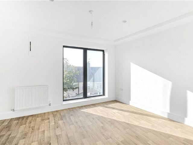 London Road, Thornton Heath, CR7 6AW