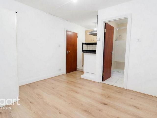 London Road, THORNTON HEATH Studio to rent £1,100 pcm £254 pw