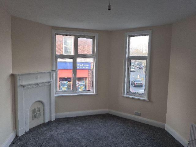 London Road, Thornton Heath, Surrey, CR7 4 bed maisonette to rent £1,995 pcm £460 pw