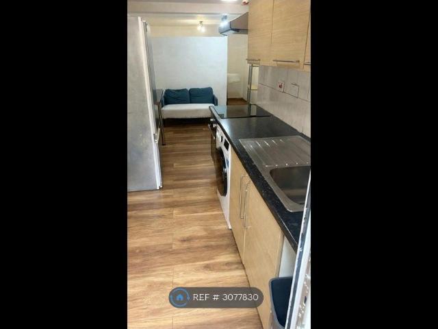 London Road, Tooting SW17, Studio to rent, £1,250 pcm | PrimeLocation
