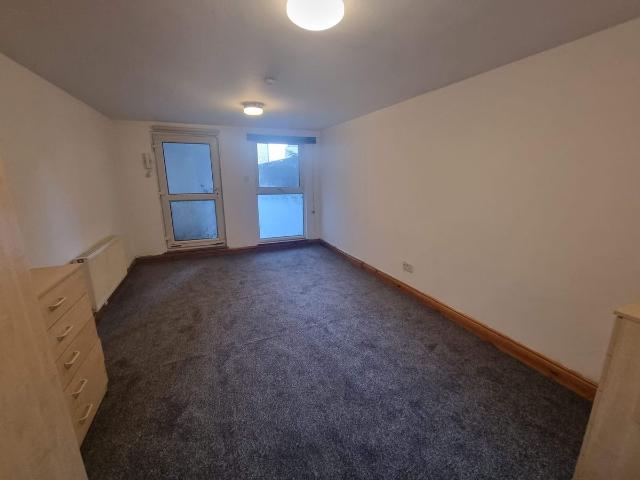 London Road, Tooting SW17, Studio to rent, £950 pcm | PrimeLocation