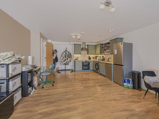 London Road, Trinity Court London Road ST5, 2 bed flat to rent, £850 pcm | PrimeLocation