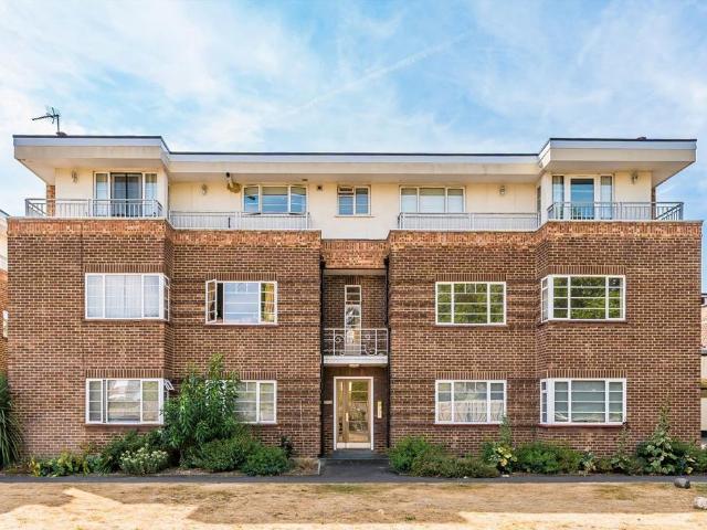 London Road, Twickenham TW1 2 bed flat to rent £2,000 pcm £462 pw