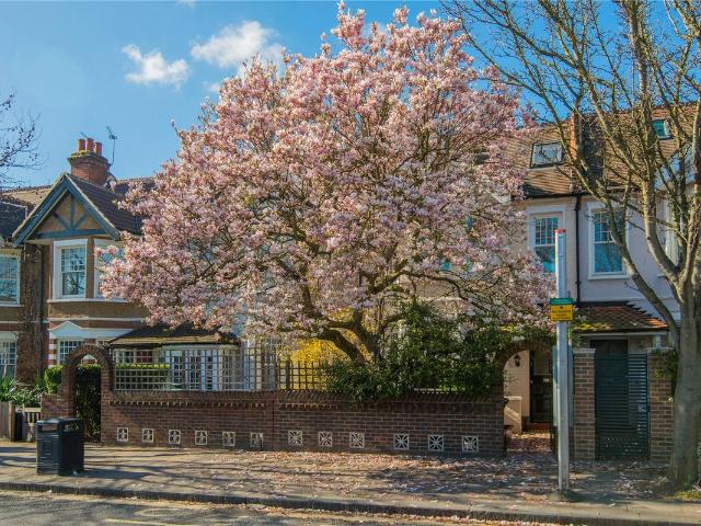 London Road, Twickenham TW1, 2 bed flat to rent, £2,300 pcm | PrimeLocation