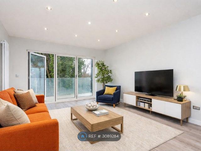 London Road, Tunbridge Wells TN4, 3 bed flat to rent, £1,950 pcm | PrimeLocation