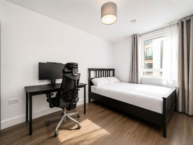London Road, TW7