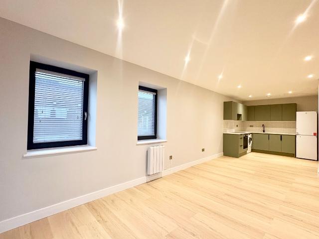 London Road, Waterlooville PO7, 1 bed flat to rent, £1,150 pcm | PrimeLocation
