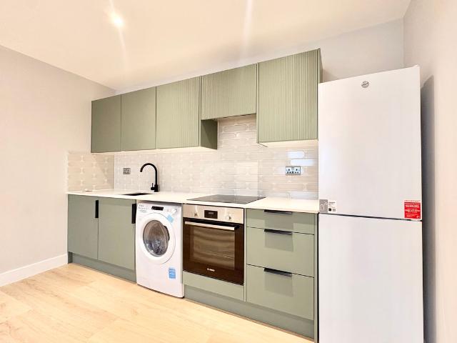 London Road, Waterlooville PO7, 1 bed flat to rent, £1,150 pcm | PrimeLocation