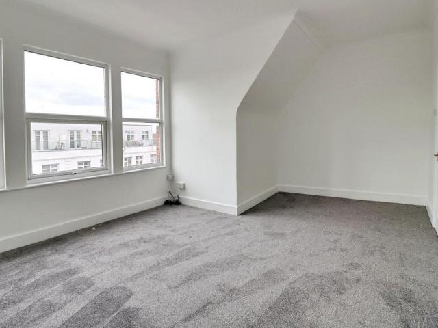 London Road, Westcliff on sea, SS0 1 bed apartment to rent £1,000 pcm £231 pw