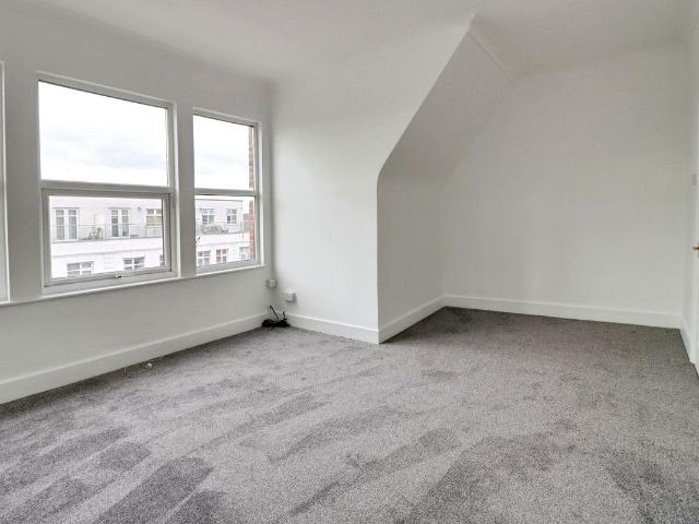 London Road, Westcliff On Sea SS0, 1 bed flat to rent, £1,000 pcm | PrimeLocation