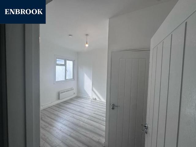 London Road, Westcliff on Sea SS0 1 bed house of multiple occupation to rent £750 pcm £173 pw