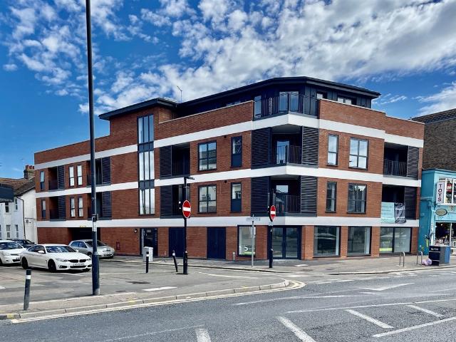 London Road, Westcliff On Sea SS0, 2 bed flat to rent, £1,520 pcm | PrimeLocation