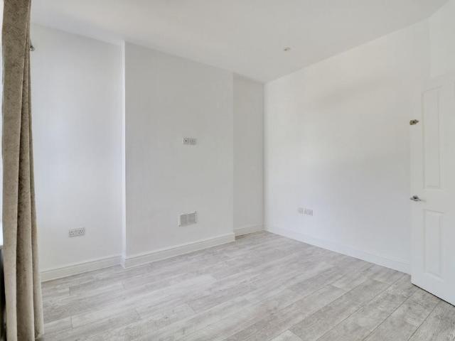 London Road, Westcliff on sea, SS0 2 bed flat to rent £1,100 pcm £254 pw