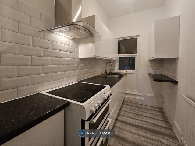 London Road, Westcliff On Sea SS0, 2 bed flat to rent, £1,250 pcm | PrimeLocation