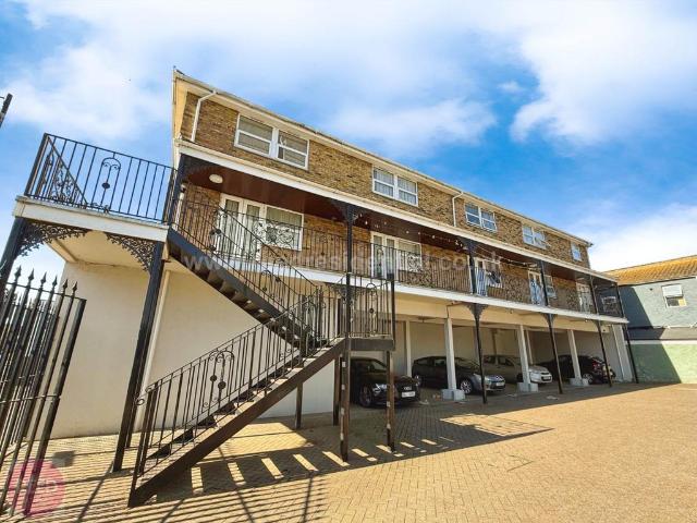 London Road, Westcliff On Sea 1 bed flat to rent £950 pcm £219 pw