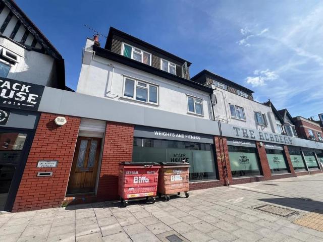 London Road, Westcliff on Sea 2 bed flat to rent £1,250 pcm £288 pw