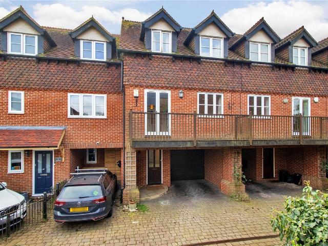 London Road, Westerham, Kent TN16, 3 bed terraced house to rent, £2,400 pcm | PrimeLocation
