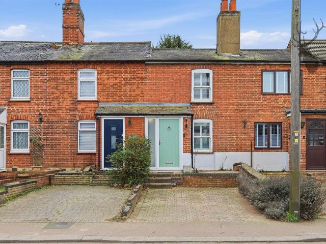London Road, Abridge RM4, 2 bed property to rent, £2,000 pcm | PrimeLocation