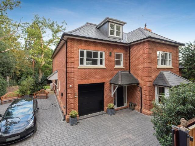 London Road, Ascot 5 bed detached house to rent £10,950 pcm £2,527 pw
