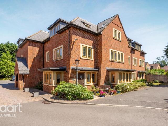 London Road, ASCOT 2 bed apartment to rent £1,700 pcm £392 pw