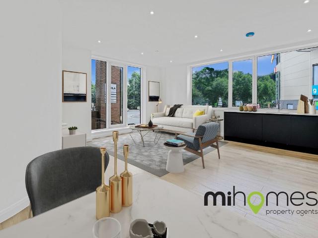 London Road, Aquila House RH1, 3 bed flat to rent, £1,780 pcm | PrimeLocation