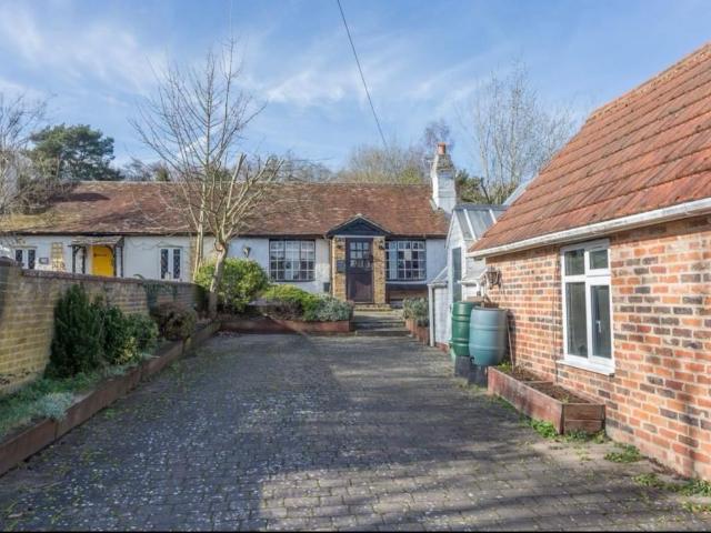London Road, Bagshot GU19, 4 bed bungalow to rent, £3,000 pcm | PrimeLocation