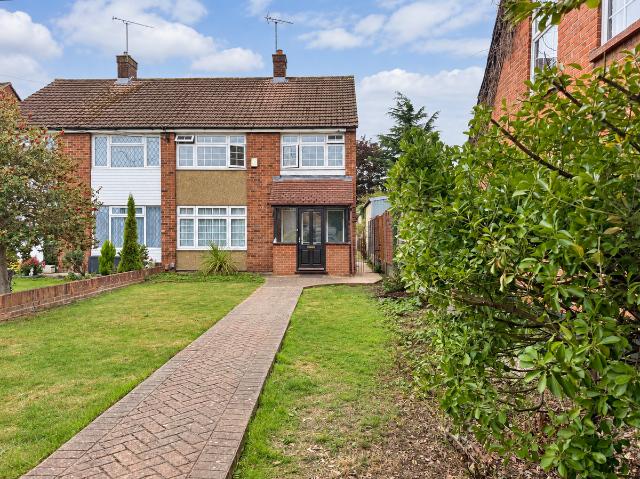 London Road, Benfleet SS7, 3 bed semi detached house to rent, £1,750 pcm | PrimeLocation