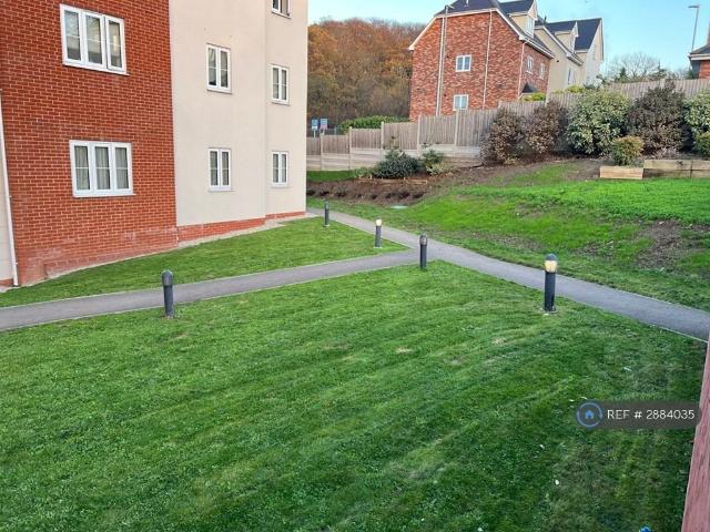 London Road, Benfleet, SS7 2 bed flat to rent £1,450 pcm £335 pw