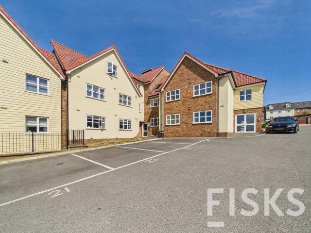 London Road, Benfleet SS7, 2 bed flat to rent, £1,600 pcm | PrimeLocation