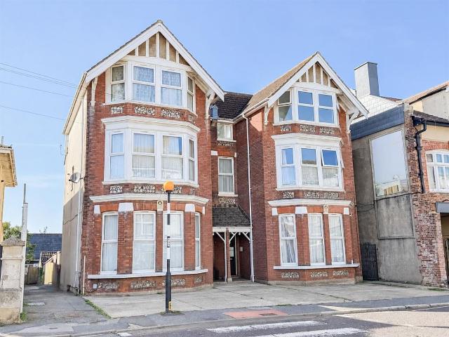 London Road, Bexhill TN39, 2 bed flat to rent, £1,100 pcm | PrimeLocation
