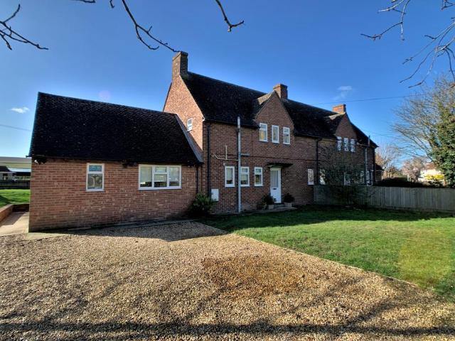 London Road, Blewbury 3 bed semi detached house to rent £2,500 pcm £577 pw