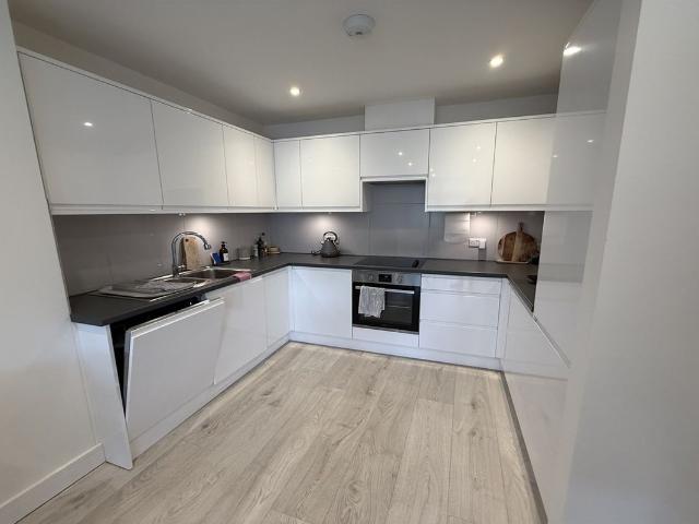 London Road, Bromley BR1, 2 bed flat to rent, £1,700 pcm | PrimeLocation
