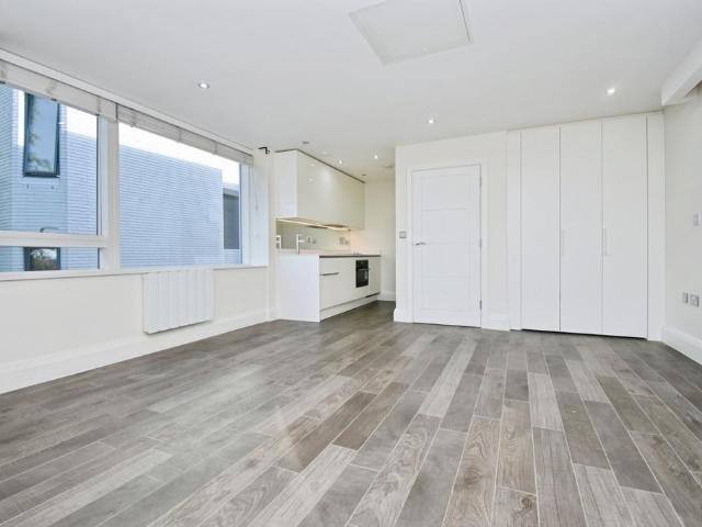 London Road Bromley BR1 Studio to rent £1,300 pcm £300 pw