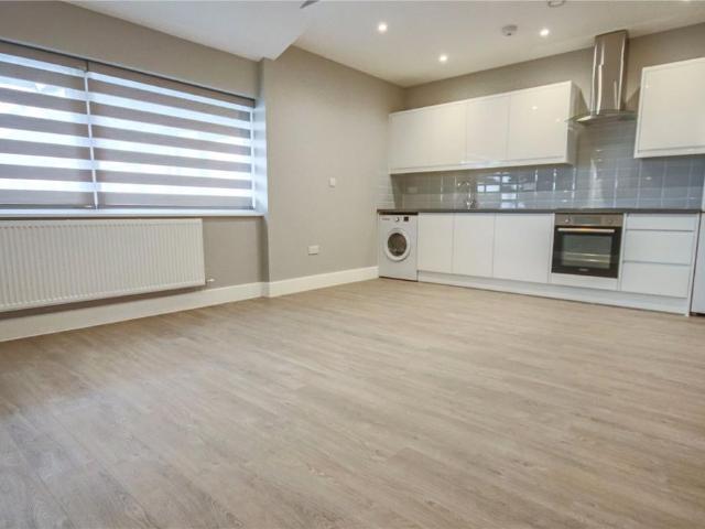 London Road, Bracknell, Berkshire, RG12 1 bed apartment to rent £1,050 pcm £242 pw