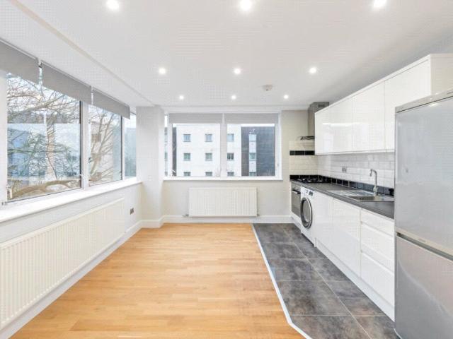 London Road, Bracknell, Berkshire RG12, 2 bed flat to rent, £1,400 pcm | PrimeLocation