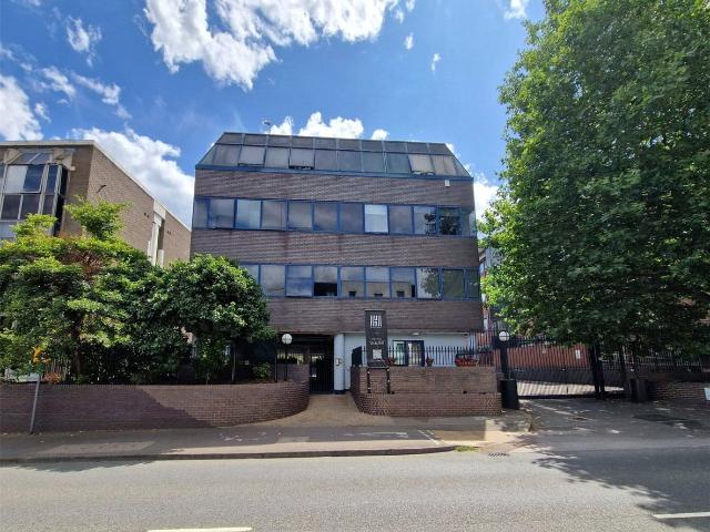 London Road, Bracknell, Berkshire RG12, 2 bed flat to rent, £1,400 pcm | PrimeLocation
