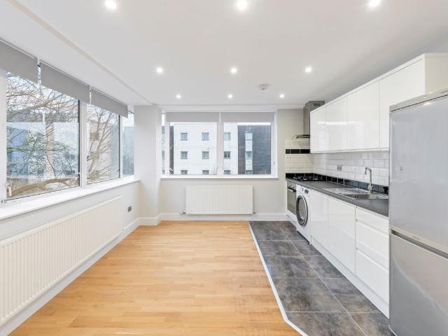 London Road, Bracknell, Berkshire RG12, 2 bed flat to rent, £1,400 pcm | PrimeLocation