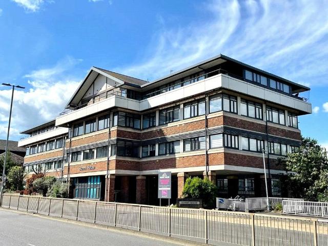 London Road, Bracknell, RG12 1 bed apartment to rent £1,050 pcm £242 pw
