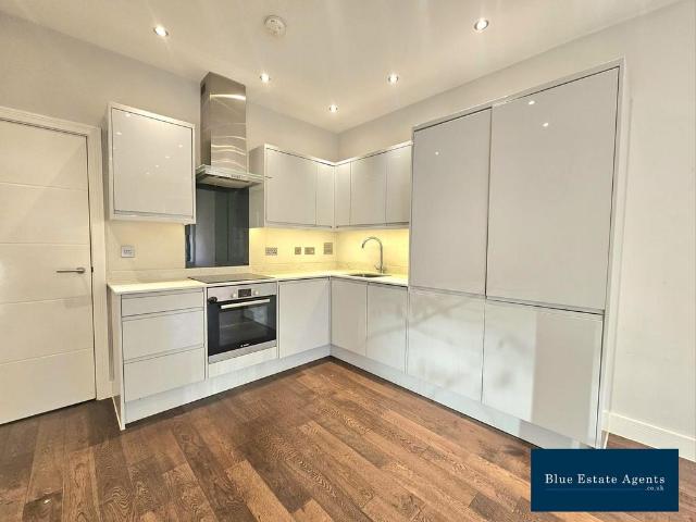 London Road, Bracknell, RG12 2 bed flat to rent £1,400 pcm £323 pw