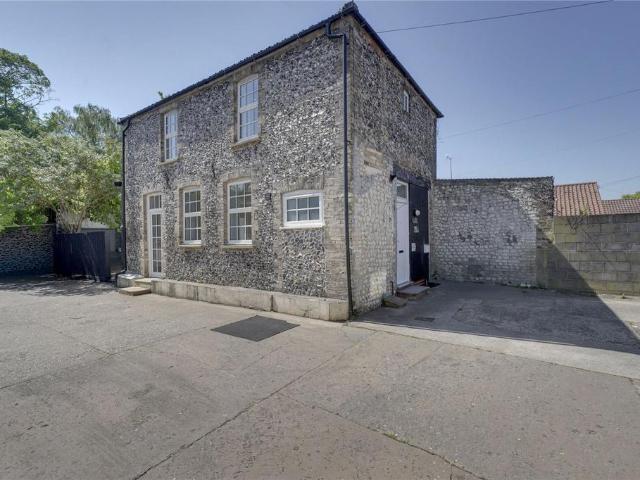 London Road, Brandon, Suffolk, IP27 3 bed detached house to rent £1,400 pcm £323 pw