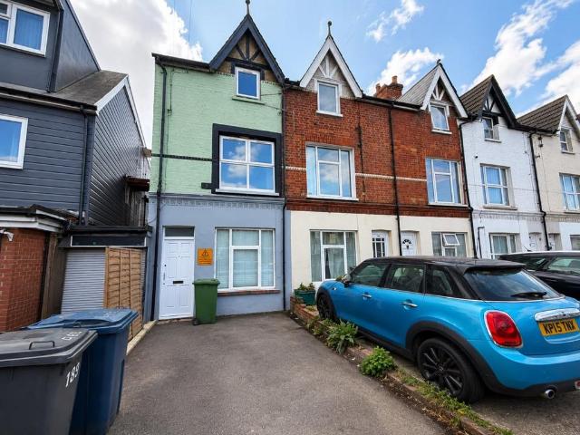 London Road, Buckinghamshire 2 bed maisonette to rent £1,500 pcm £346 pw